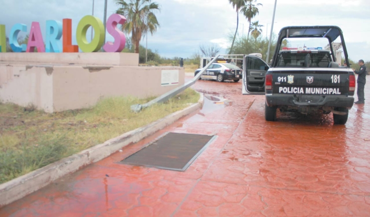 EN SAN CARLOS Se sale de camino auto
