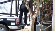 PROPIETARIA DE VIVIENDA  Sorprende a sujeto brincando cerco