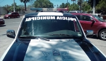 VECINOS REPORTAN A SUJETO  Intenta sacar pertenencias