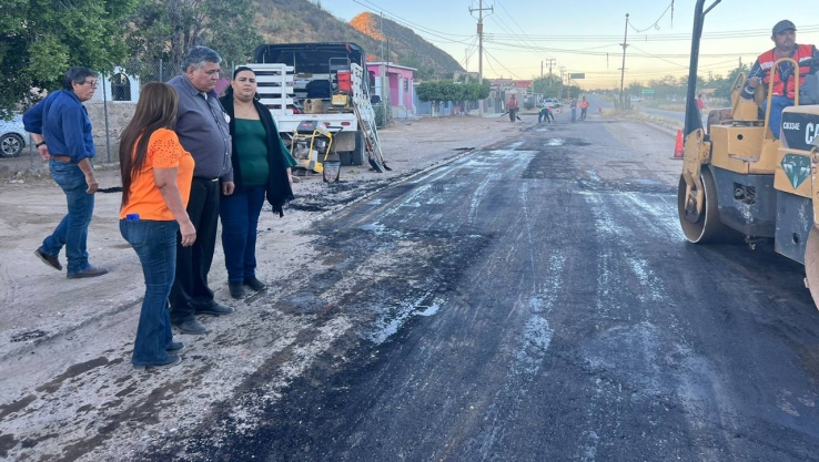 EN CALLE MICAELA ÁVILA VIUDA DE IBARRA, EN LA JORDAN  Supervisa Alcalde trabajos de bacheo