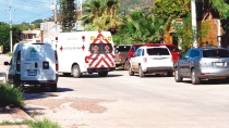 EBRIO CONDUCTOR  Impacta su vehículo contra barda